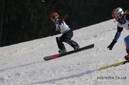 На трасі паралельного слалома з сноубордингу Гречин Юлія