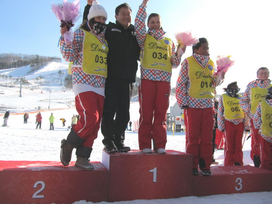 Переможець Ліля Олексів та срібний призер Зоряна Галайко на змаганнях зі сноубордингу у Південній Кореї