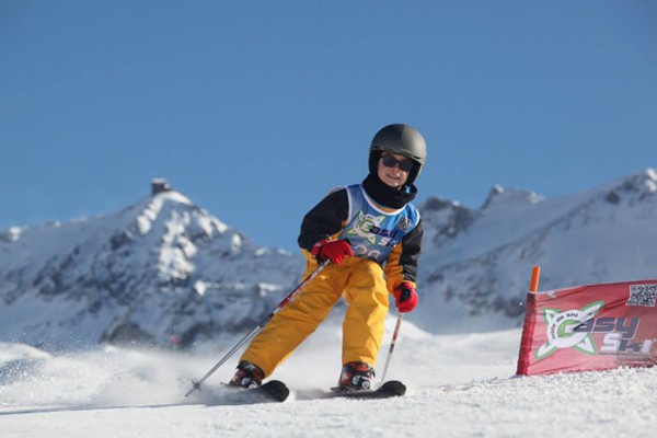 Як правильно працювати колінами на лижах?