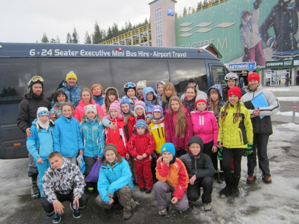 Команда сноубордистів – учасників чемпіонату Тернопільської області на спорткомплексі «Буковель» 6-9 квітня 2015 р.