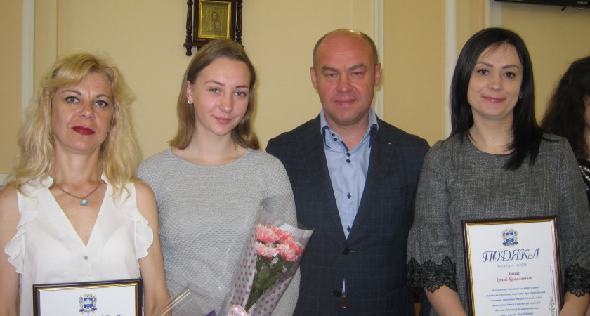 Мер Тернополя Сергій Надал нагородив матерів  з нагоди Свята Матері  13 травня 2017 р.