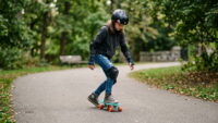 Чи можна навчитися кататися на скейтборді самостійно?